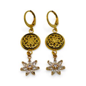 Pendientes dorados con diseño floral